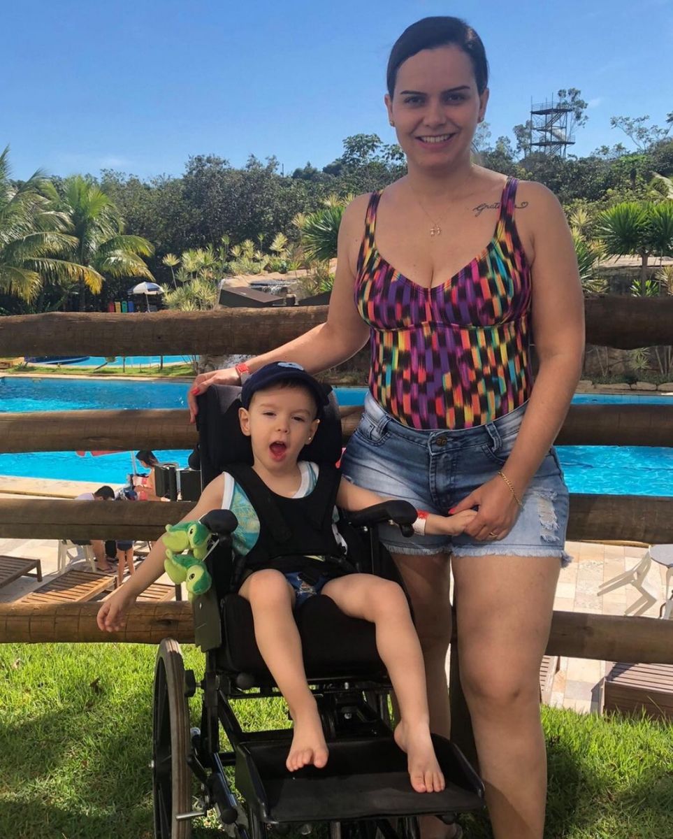 Tratamento de João, que tem paralisia cerebral, custaria R$ 10 mil mensais se não fosse pelo convênio médico | Foto: Arquivo Pessoal