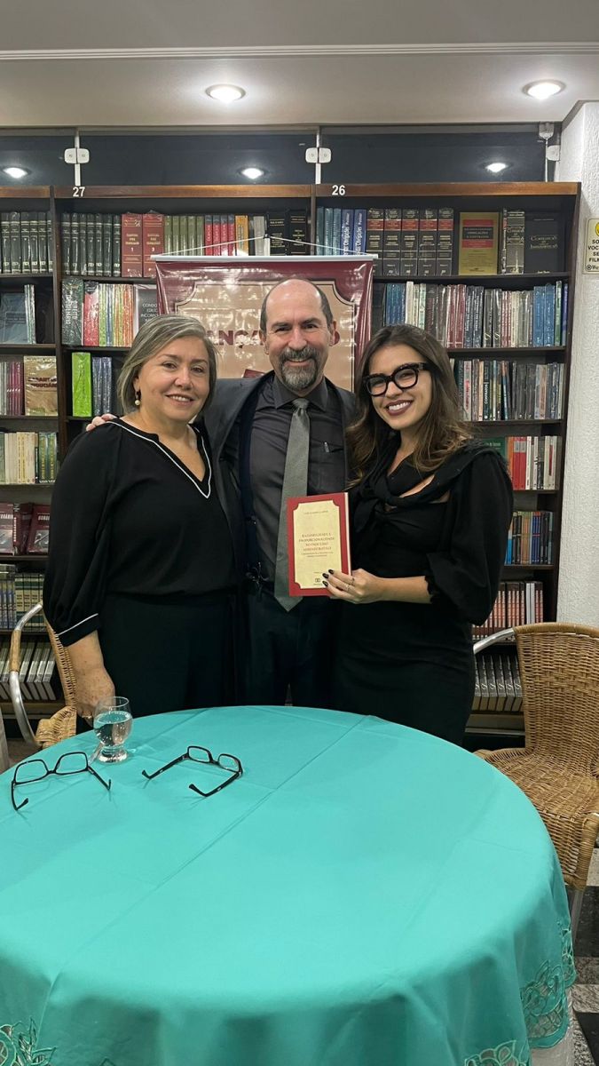 O autor, ao lado de sua esposa, Célia Ribeiro, e sua filha, Sofia Campos I Foto: DIVULGAÇÃO