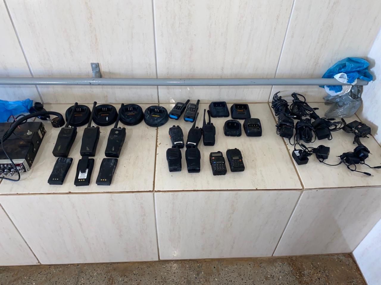 20 rádios foram apreendidos durante a operação I Foto: Polícia Militar/Divulgação